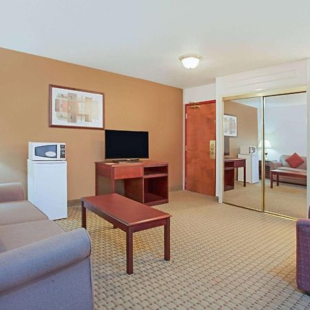 Ramada By Wyndham Red Deer Hotel & Suites Exteriér fotografie