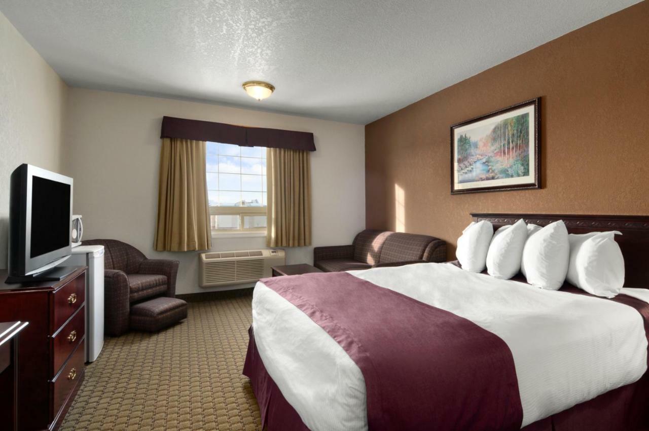 Ramada By Wyndham Red Deer Hotel & Suites Exteriér fotografie